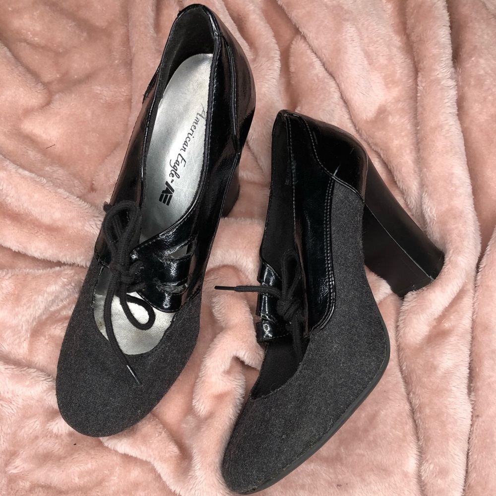 American Eagle Oxford pumps, two tone.
